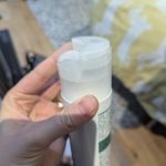 Anti-Gelb & Gesunde Wurzeln Shampoo – Neutralisiert Gelbstich, hellt blondes und graues Haar auf 200ml photo review