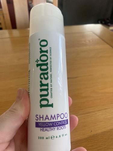 Anti-Gelb & Gesunde Wurzeln Shampoo – Neutralisiert Gelbstich, hellt blondes und graues Haar auf 200ml photo review